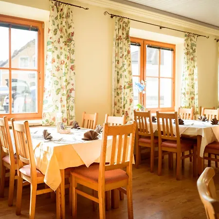 Dobersbergerhof Hotel *